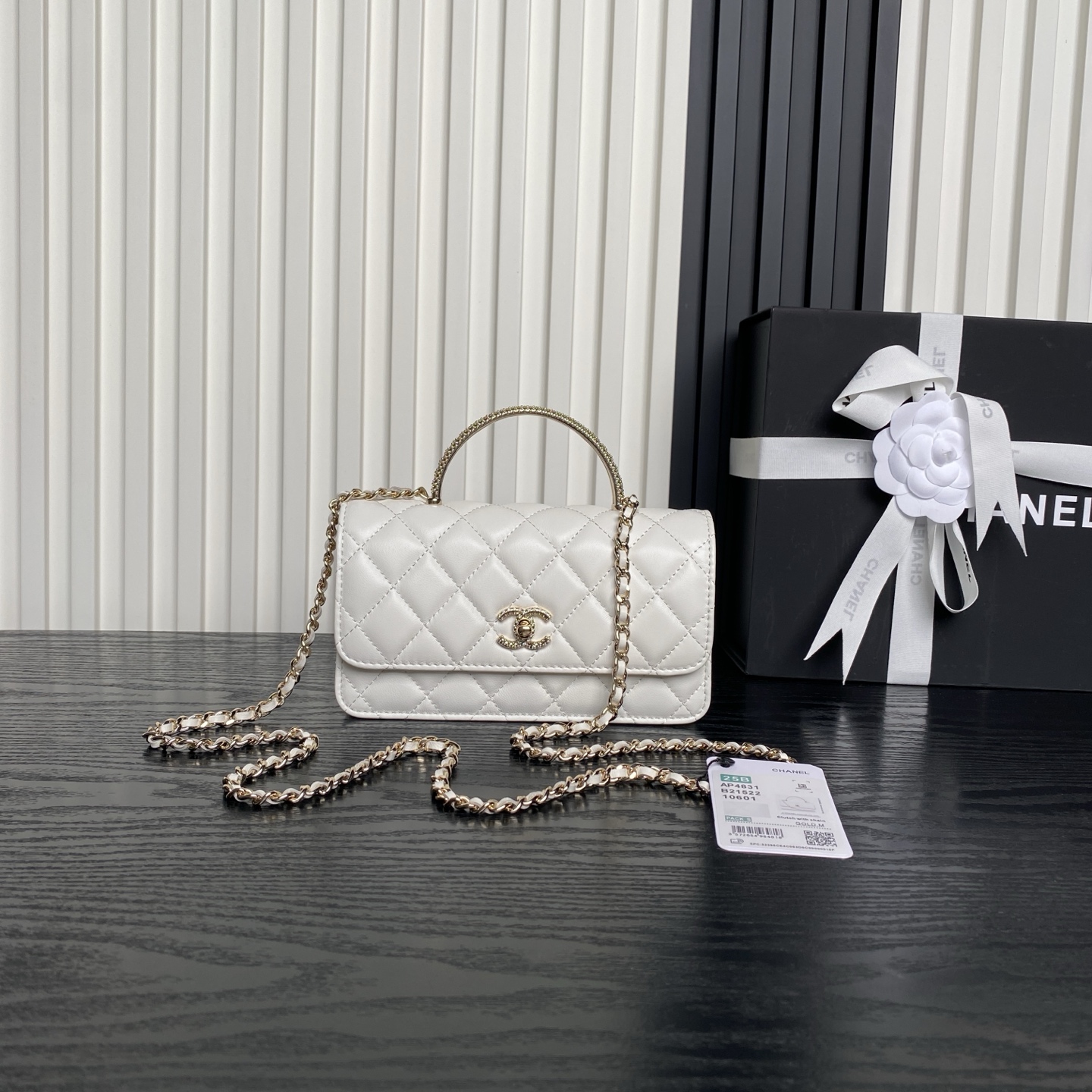 Bagsaaa Ch**el Clutch with chain AP4831 White - 18.5cm