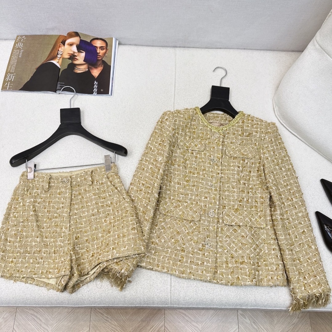 Bagsaaa Ch**el beige and gold tweed matching set 