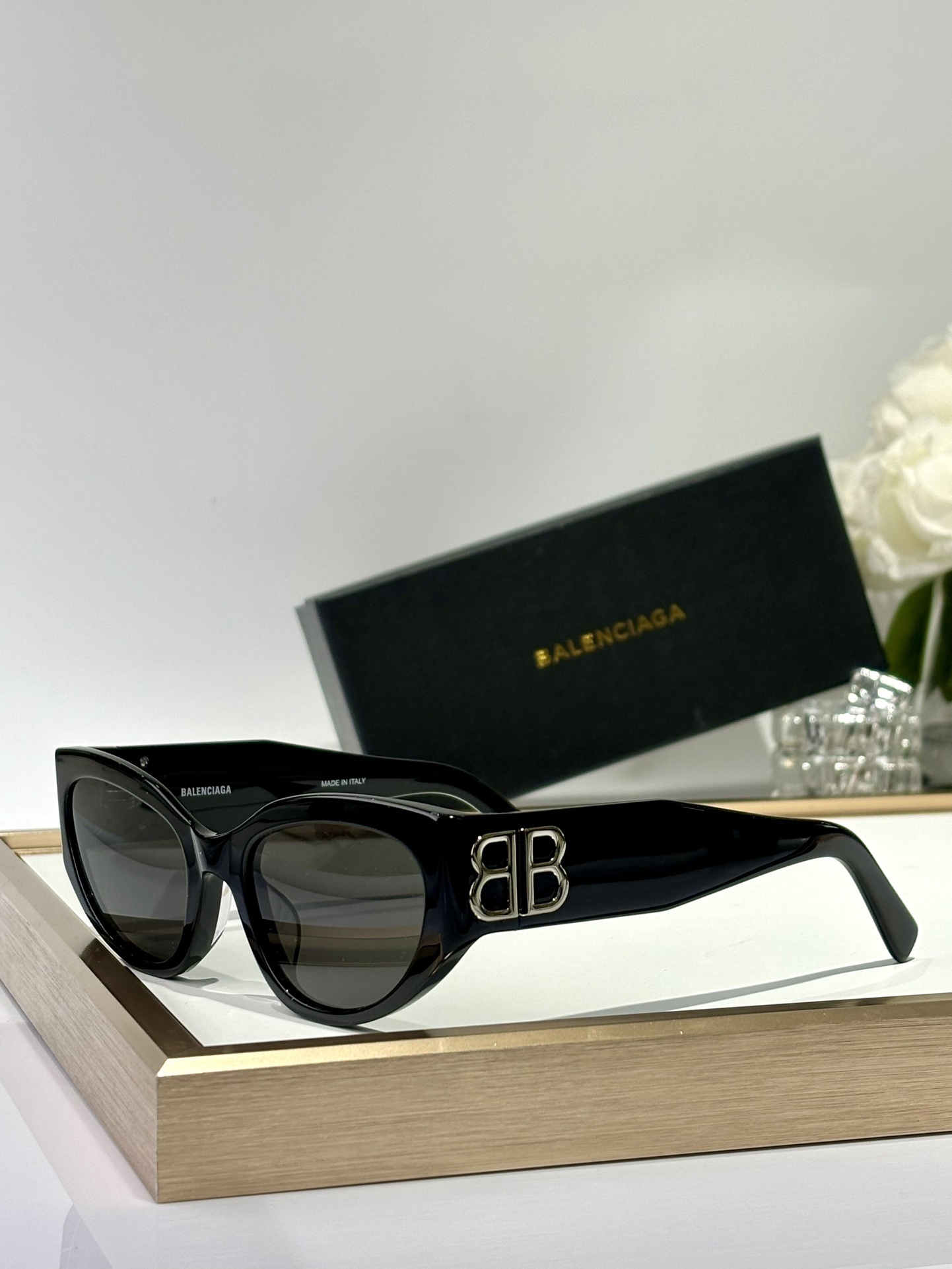 Bagsaaa Ba1en*iaga Bossy Round (BB0324SK) sunglasses in black