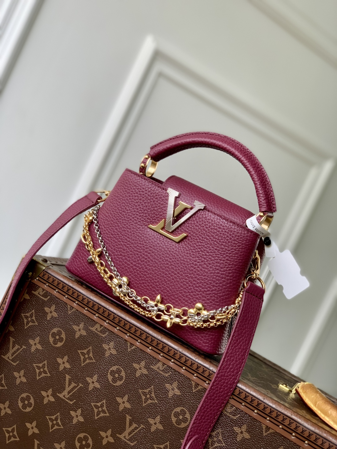 Bagsaaa L0vis Vvtt0n Capucines Mini handbag in wine red Taurillon leather with gold - 21cm