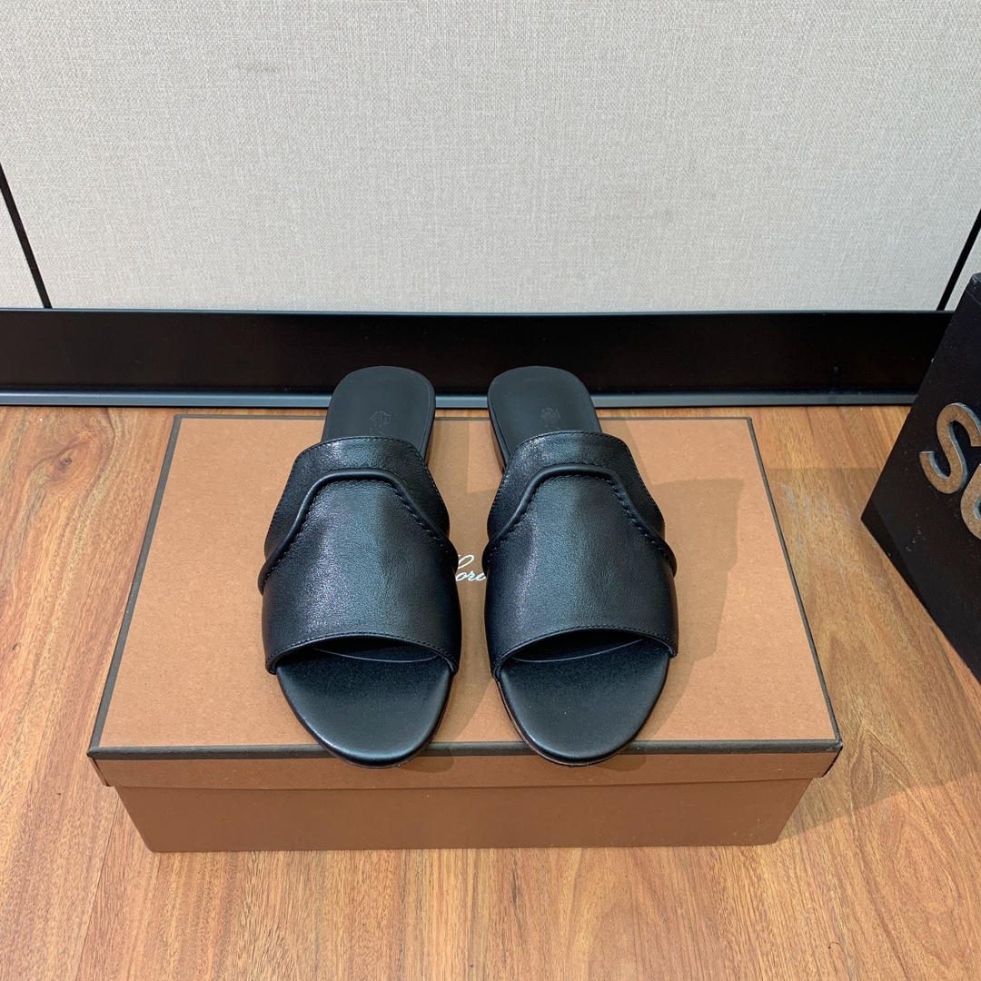 Bagsaaa L0r0 P1ana Sesia leather slides in black