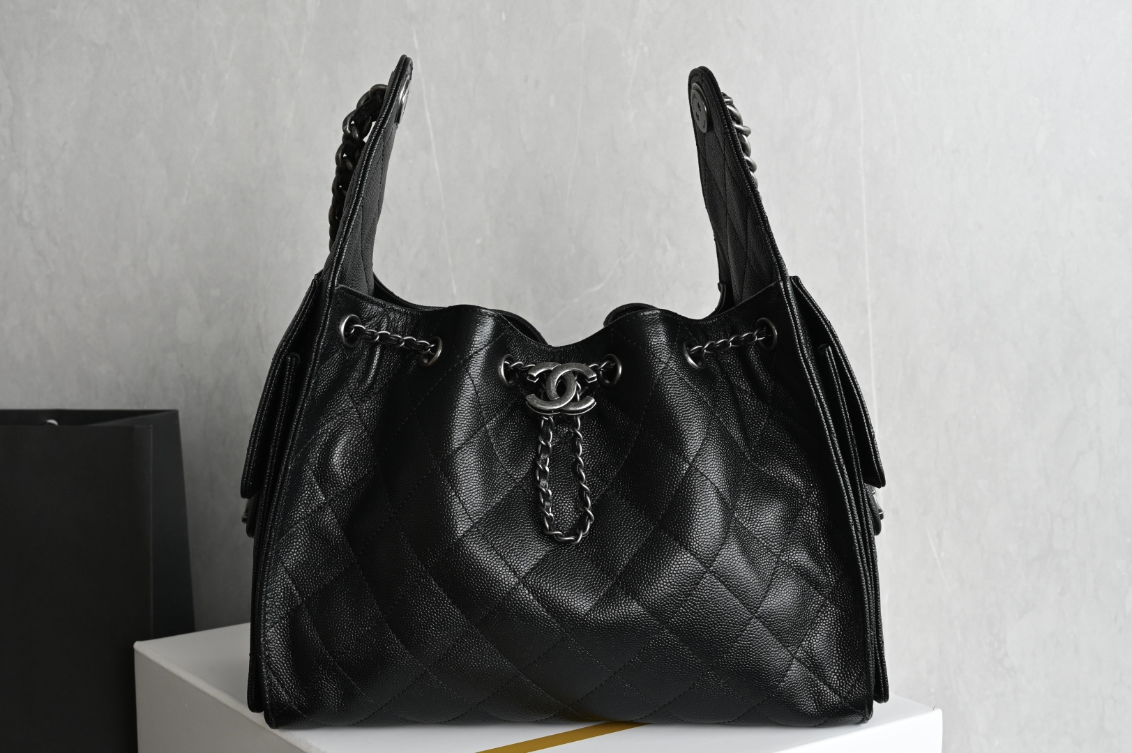Bagsaaa Ch**el Small 25 Hobo Bag made of black shiny caviar leather with ruthenium hardware - 30cm