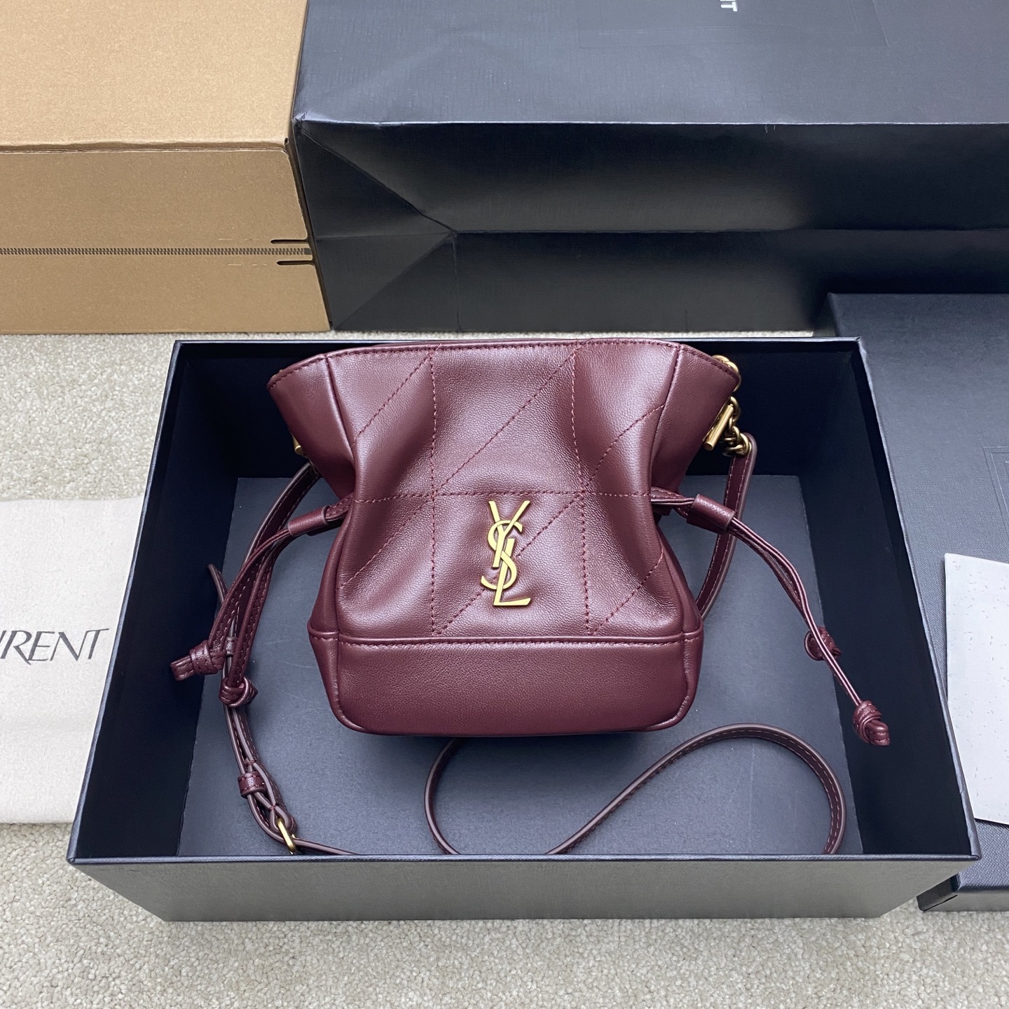Bagsaaa Y51 JAMIE mini shoulder pouch in lambskin 859174 dark red - 15.5cm
